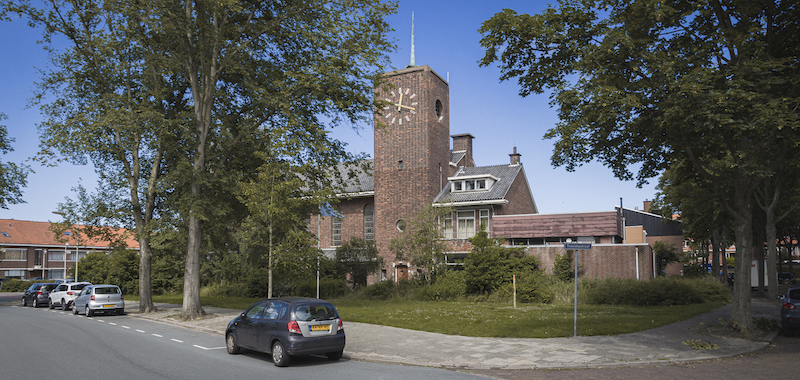Het woon- en activiteitencentrum in de oude Bethelkerk aan de Mozartlaan. (Foto: Robin Butter)