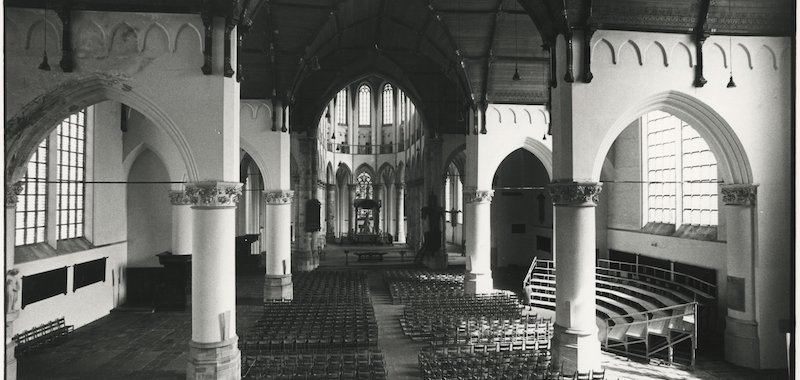 Dagelijkse Groenmarkt, interieur van de Grote Kerk in 1995 (Fotoburo Meyer)