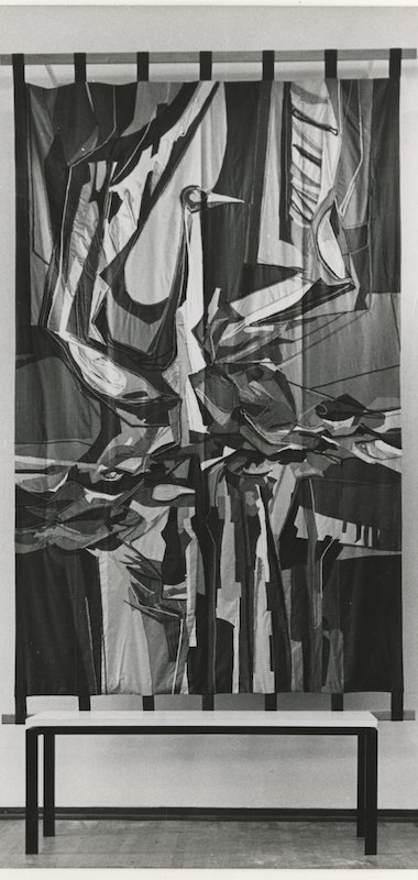 Paaskerk. Wandplastiek in de kapel, vervaardigd door leerlingen van de Academie van Beeldende Kunsten te Rotterdam, op initiatief van de leraar H. Hierck, Haags kunstschilder (foto Stokvis) Paaskerk. Wandplastiek in de kapel, vervaardigd door leerlingen van de Academie van Beeldende Kunsten te Rotterdam, op initiatief van de leraar H. Hierck, Haags kunstschilder (foto Stokvis)