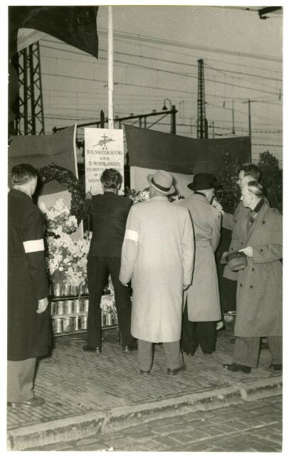 Herdenking Parallelweg 1955 - Fotopersbureau Van den Heuvel