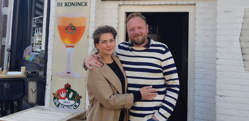 Alexander met zijn partner Sara voor Lokaal Duinoord