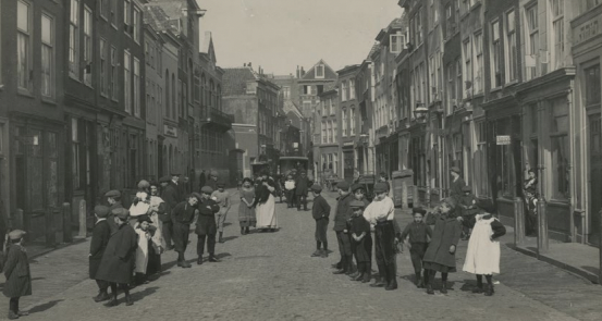 De buurt spreekt – wandeling door de verdwenen Joodse buurt in Den Haag”