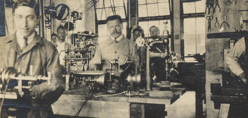 1920, Radiostudio van Hanso Idzerda (1885-1944), een Nederlandse ingenieur en radiopionier | Fotograaf: Paul van der Drift 1920, Radiostudio van Hanso Idzerda (1885-1944), een Nederlandse ingenieur en radiopionier | Fotograaf: Paul van der Drift
