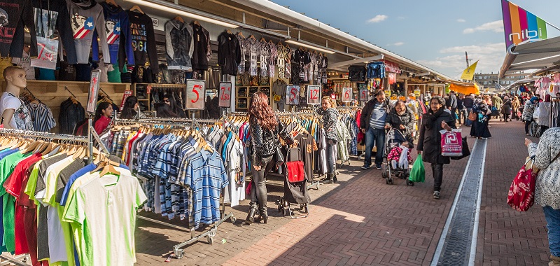 Haagse Markt aan de Herman Costerstraat, 1995. Foto: Harry van Reeken