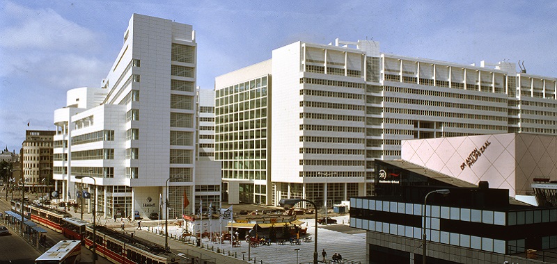 Stadhuis en bibliotheekcomplex aan het Spui, 1995. Foto: Paul van Loenen