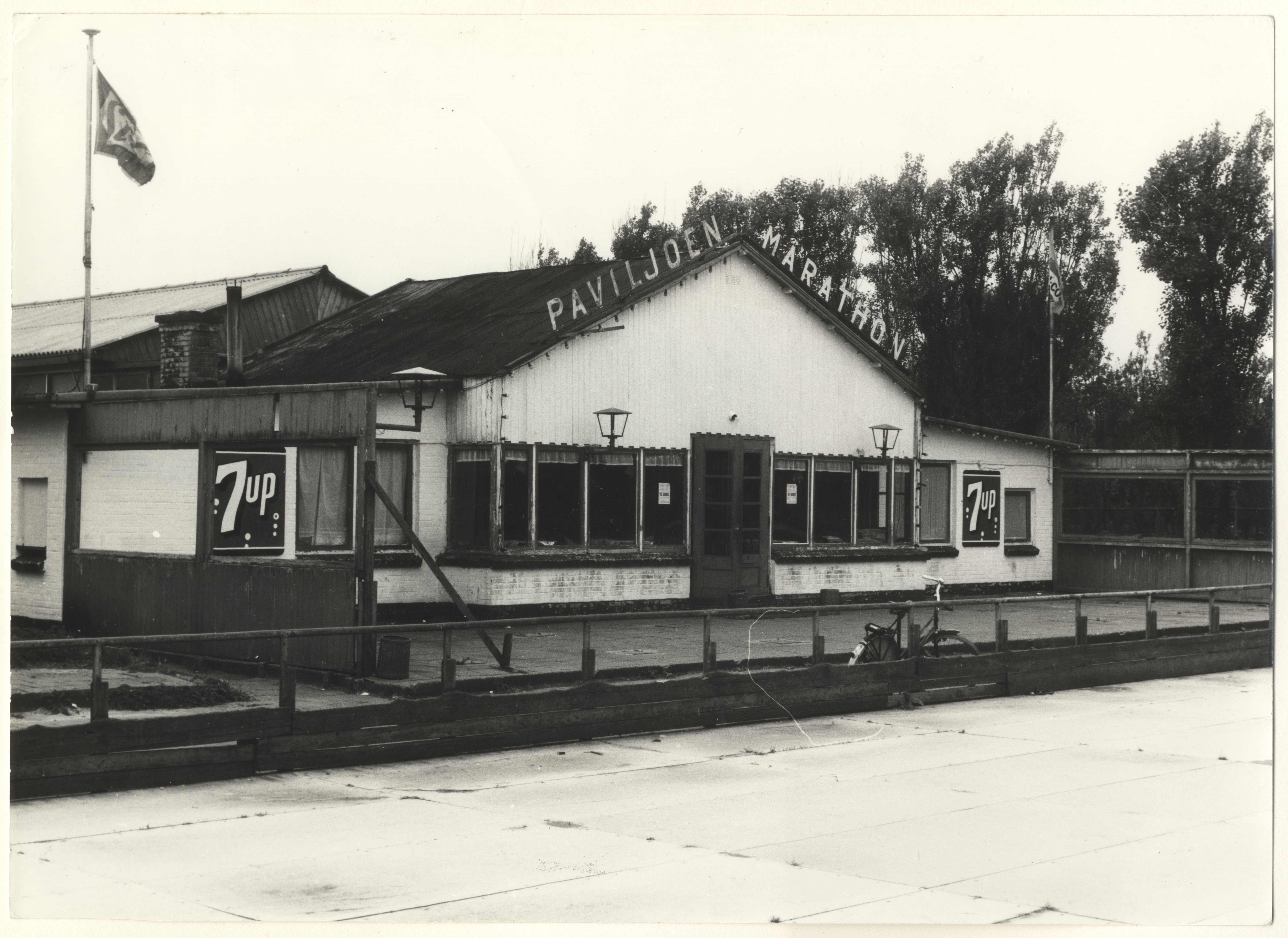 De Savornin Lohmanlaan 380 rolschaatsbaan en Paviljoen Marathon, 1966, maker:  Jan Stegeman