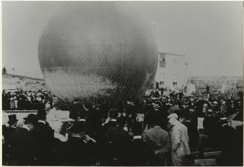 Het oplaten van de luchtballon van Kätchen Paulus op 23 augustus 1903, uit EMS archief, maker: onbekend