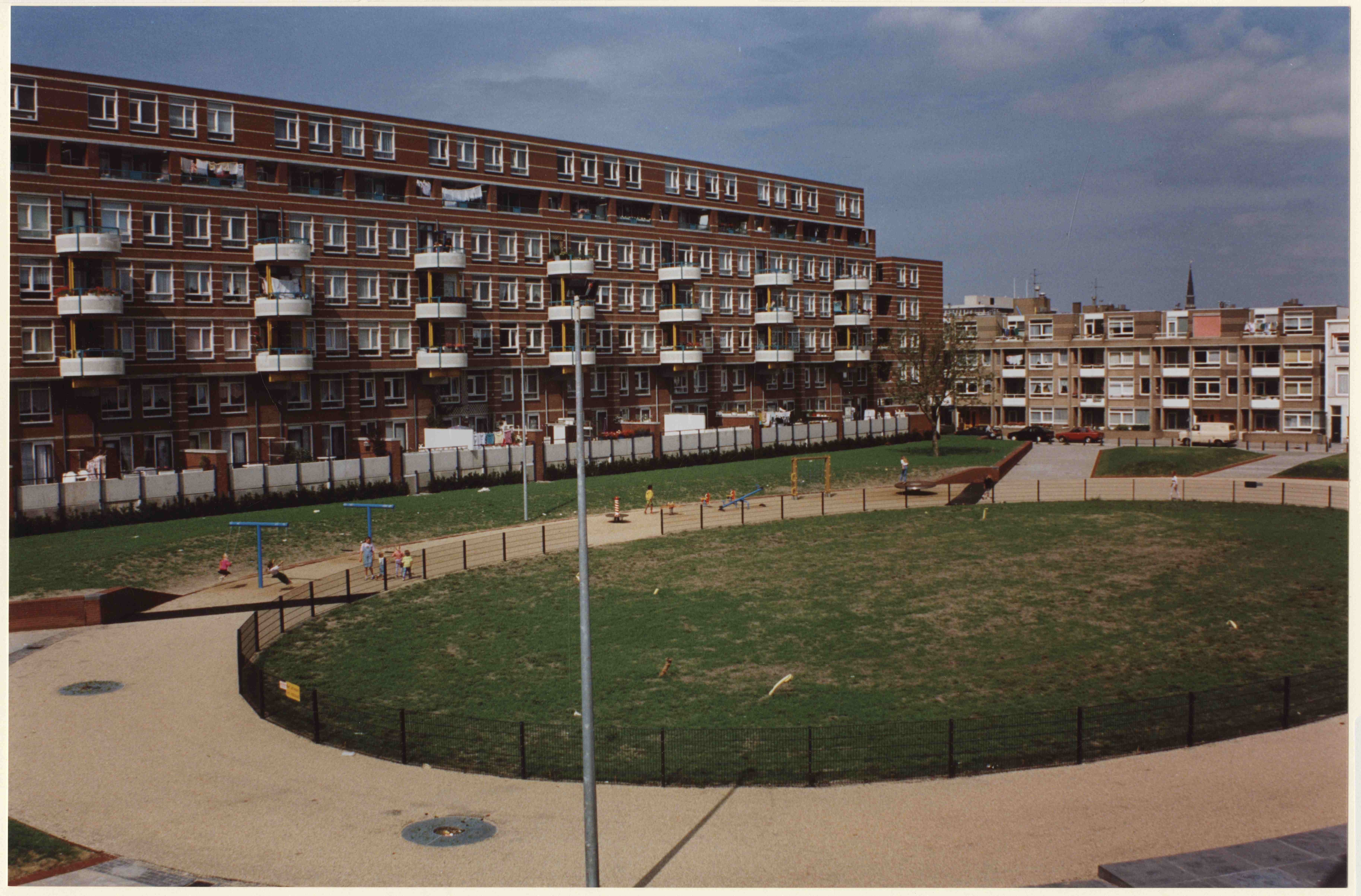 Jenny Plantsoen pleintje tussen de Hemsterhuisstraat achtergrond en de Zorgvlietstraat,1992, maker: Wim de Koning Gans