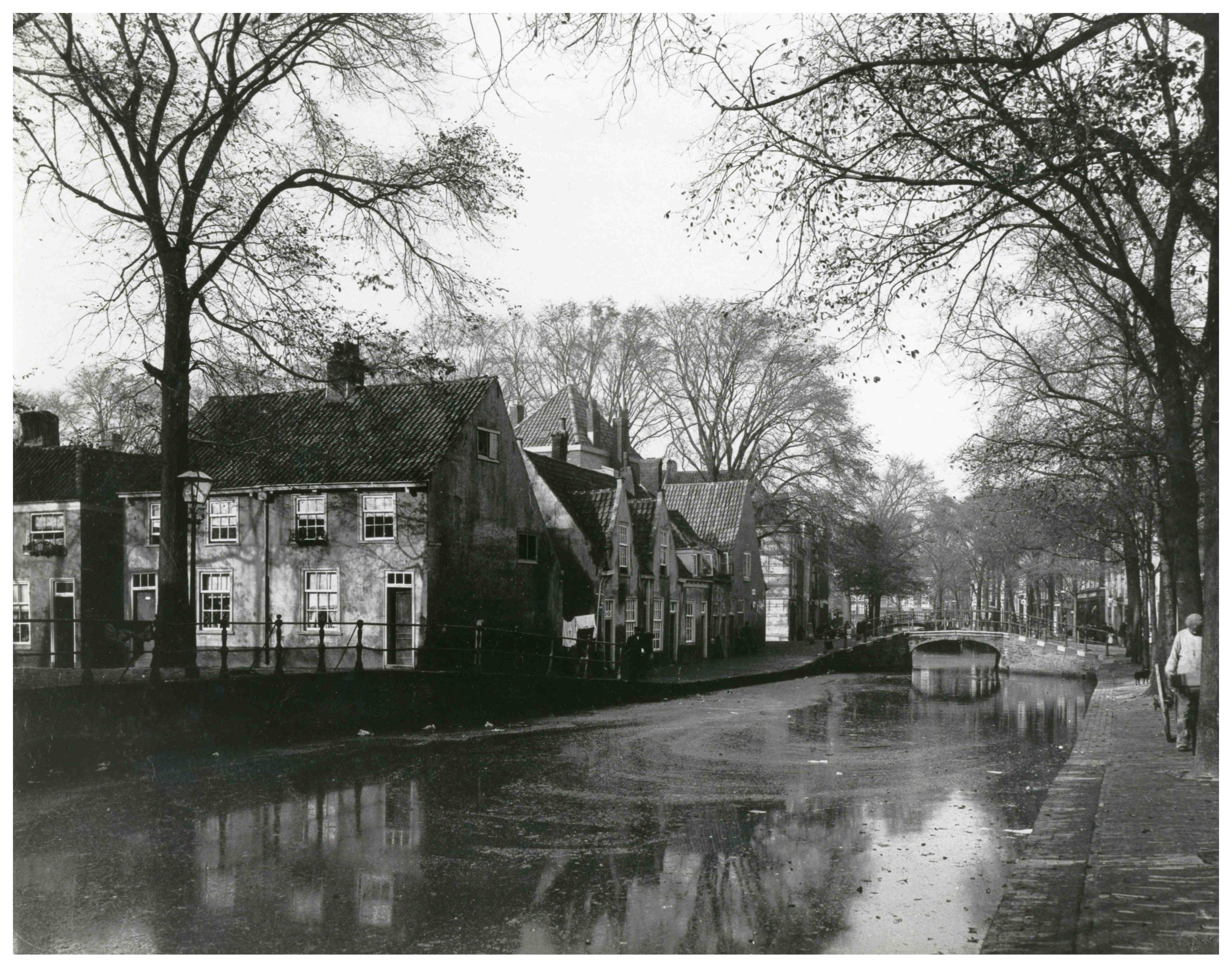 Nieuwe Haven bij de Ammunitiehaven (links), het zogenaamde Wijd en Zijd, ca 1900, maker onbekend