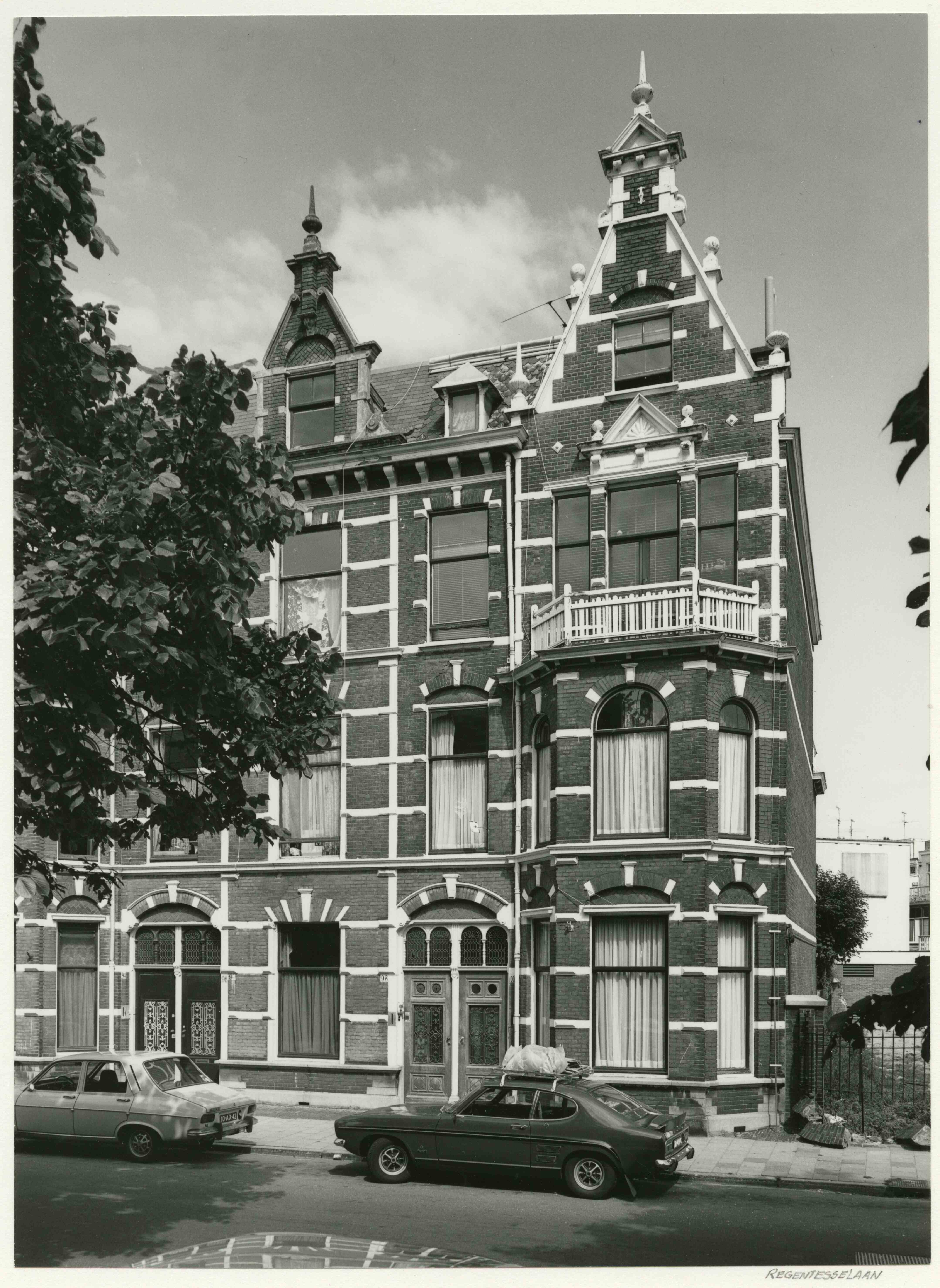 Links Regentesselaan 94.  Maker Dienst voor de Stadsontwikkeling 1975