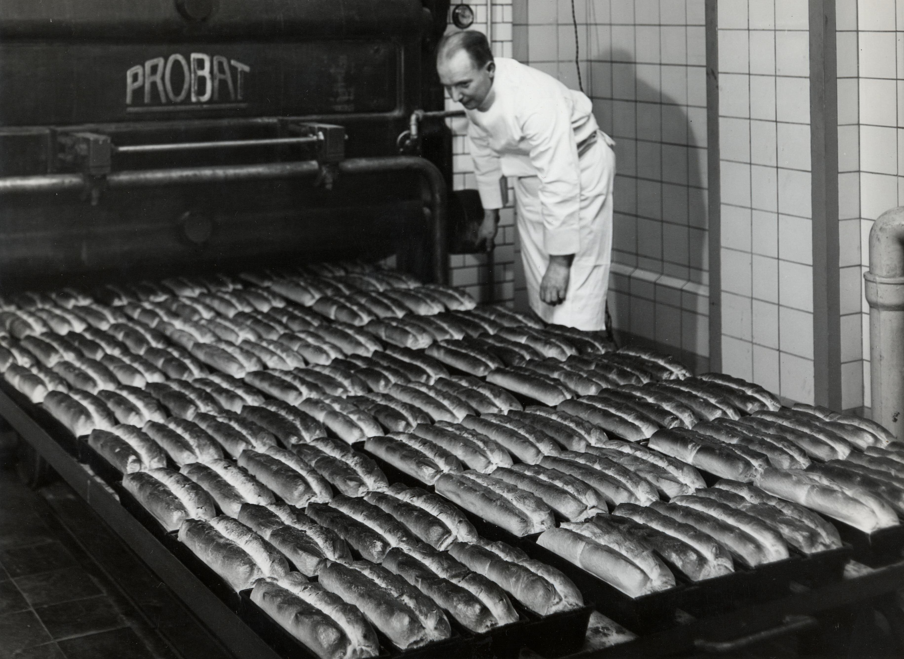 Jacob Catsstraat 168-188, broodfabriek van Hus, de ladenoven, 1935, maker E.M. van Ojen 