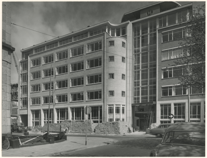 Zeestraat, nieuw gebouw van het hoofdbestuur van de PTT, architect Ch. Freij bouwjaar 1955, maker Dienst voor stadsontwikkeling