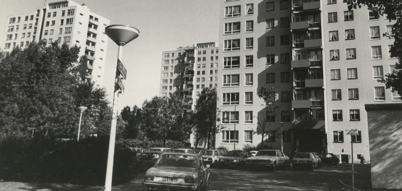 11 oktober 1984, Dedemsvaartweg. "Bewoners van 283 flats in de Haagse wijk Morgenstond moeten hun woningen binnen enkele maanden verlaten wegens de slechte toestand van de gebouwen. De vier torenflats zullen vrijwel zeker gesloopt worden" | Foto: Anefo 11 oktober 1984, Dedemsvaartweg. "Bewoners van 283 flats in de Haagse wijk Morgenstond moeten hun woningen binnen enkele maanden verlaten wegens de slechte toestand van de gebouwen. De vier torenflats zullen vrijwel zeker gesloopt worden" | Foto: Anefo