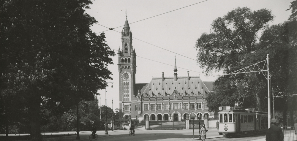 Het Vredespaleis aan het Carnegieplein rond 1930 Vredespaleis rond 1930
